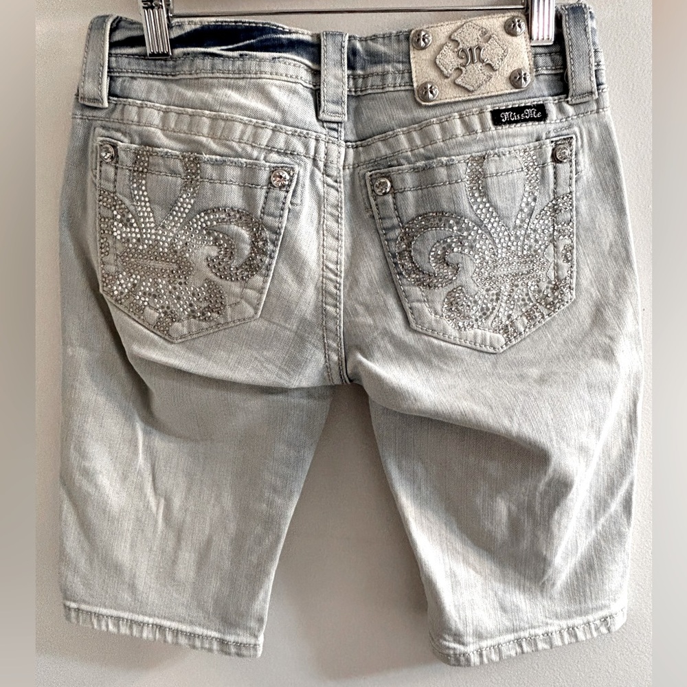 MISS ME LONG SHORTS-CAPRIS/SIZE 26US/LIGHT BLUE WASH/GREAT CONDITION!!